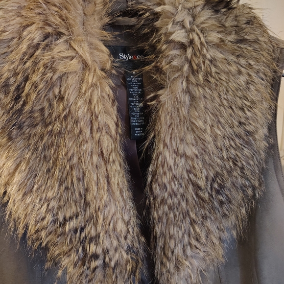 Women's Gray Faux Fur Vest - Picture 3 of 9